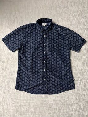 Julian & Mark navy floral pattern button up short sleeve shirt